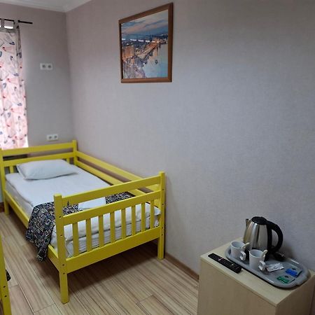 Guest House "Vladimirskaya 42" เคียฟ ภายนอก รูปภาพ
