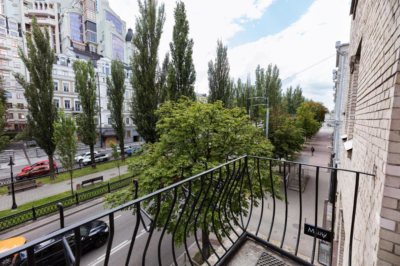 Guest House "Vladimirskaya 42" เคียฟ ภายนอก รูปภาพ