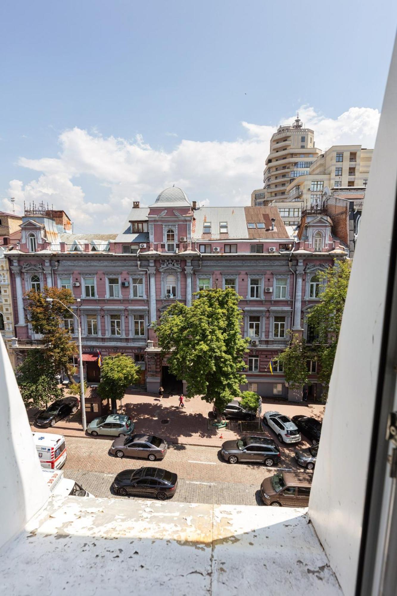 Guest House "Vladimirskaya 42" เคียฟ ภายนอก รูปภาพ
