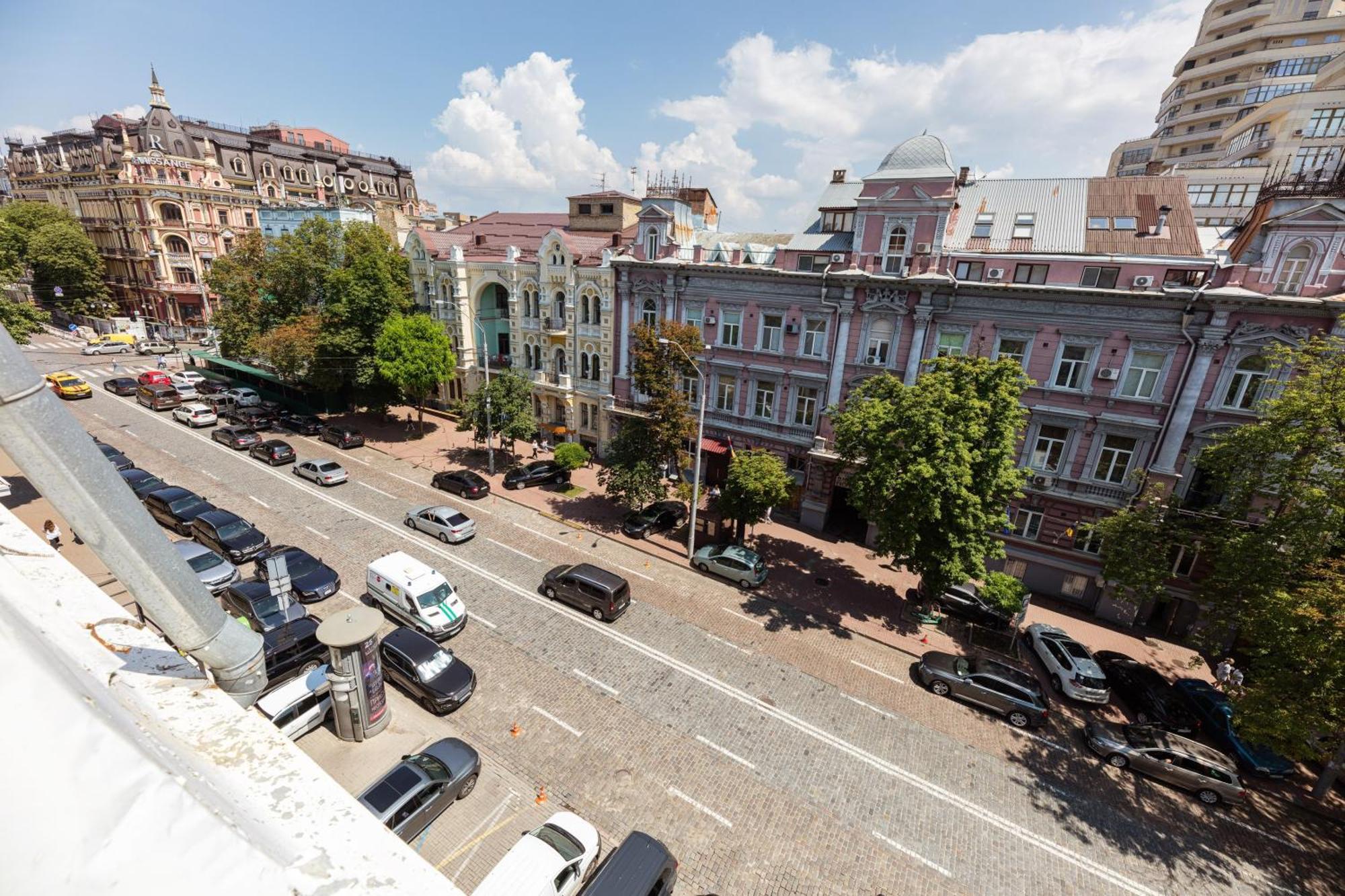 Guest House "Vladimirskaya 42" เคียฟ ภายนอก รูปภาพ