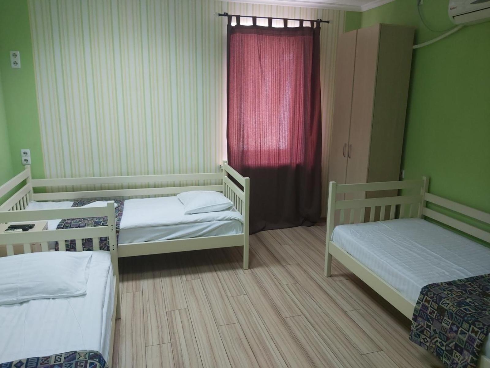 Guest House "Vladimirskaya 42" เคียฟ ภายนอก รูปภาพ