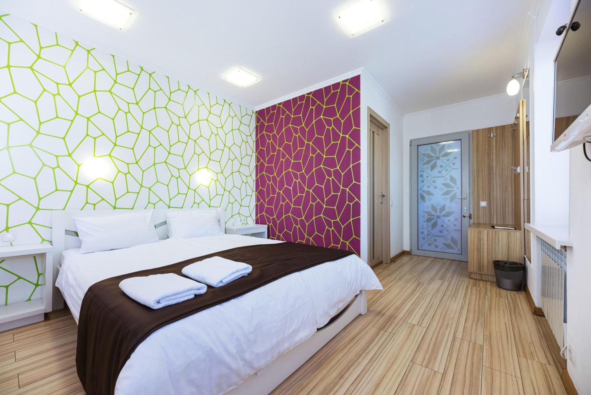 Guest House "Vladimirskaya 42" เคียฟ ภายนอก รูปภาพ