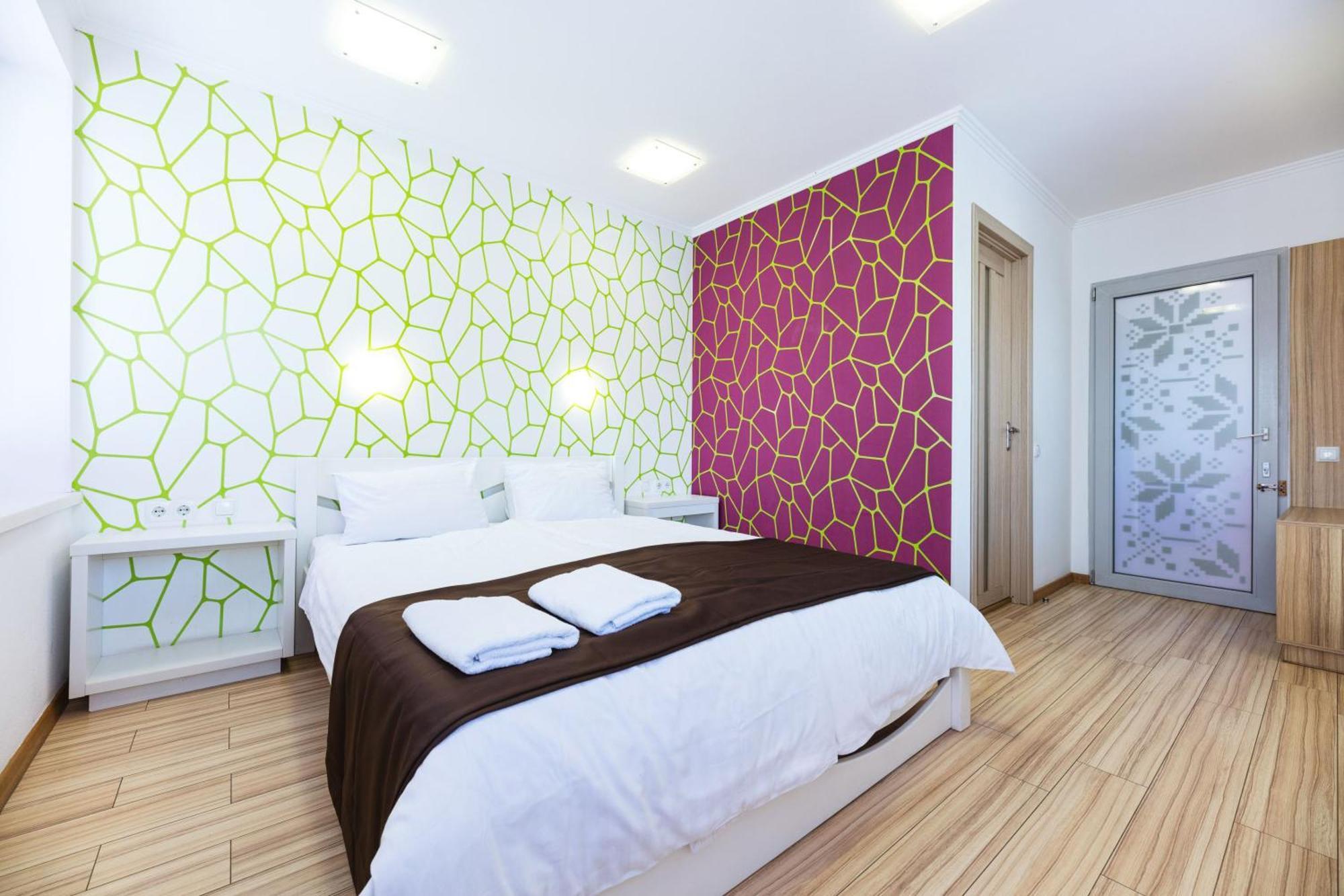 Guest House "Vladimirskaya 42" เคียฟ ภายนอก รูปภาพ