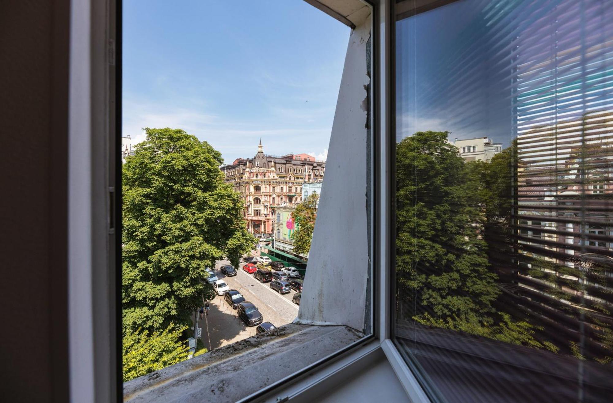 Guest House "Vladimirskaya 42" เคียฟ ภายนอก รูปภาพ