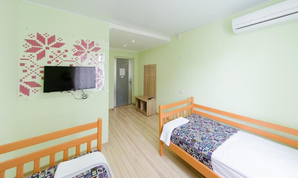 Guest House "Vladimirskaya 42" เคียฟ ภายนอก รูปภาพ