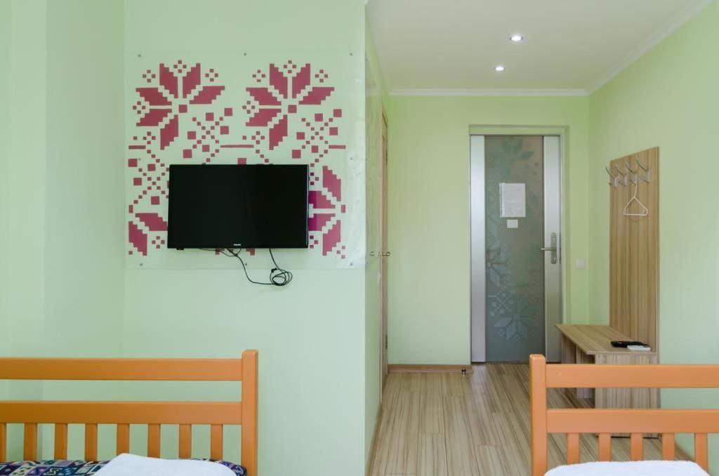 Guest House "Vladimirskaya 42" เคียฟ ภายนอก รูปภาพ