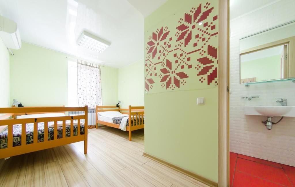 Guest House "Vladimirskaya 42" เคียฟ ภายนอก รูปภาพ