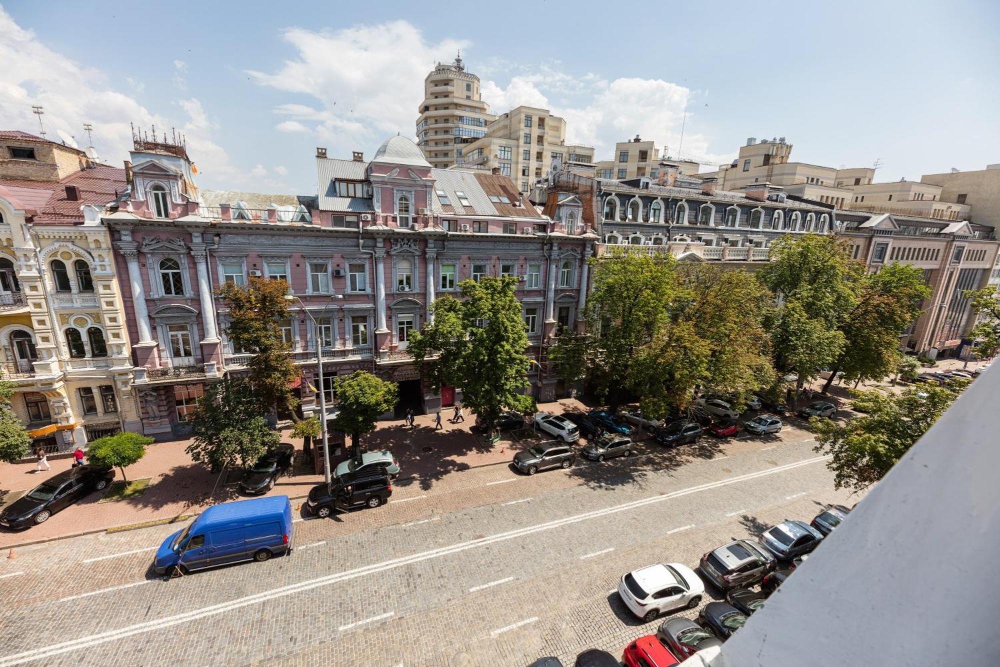Guest House "Vladimirskaya 42" เคียฟ ภายนอก รูปภาพ