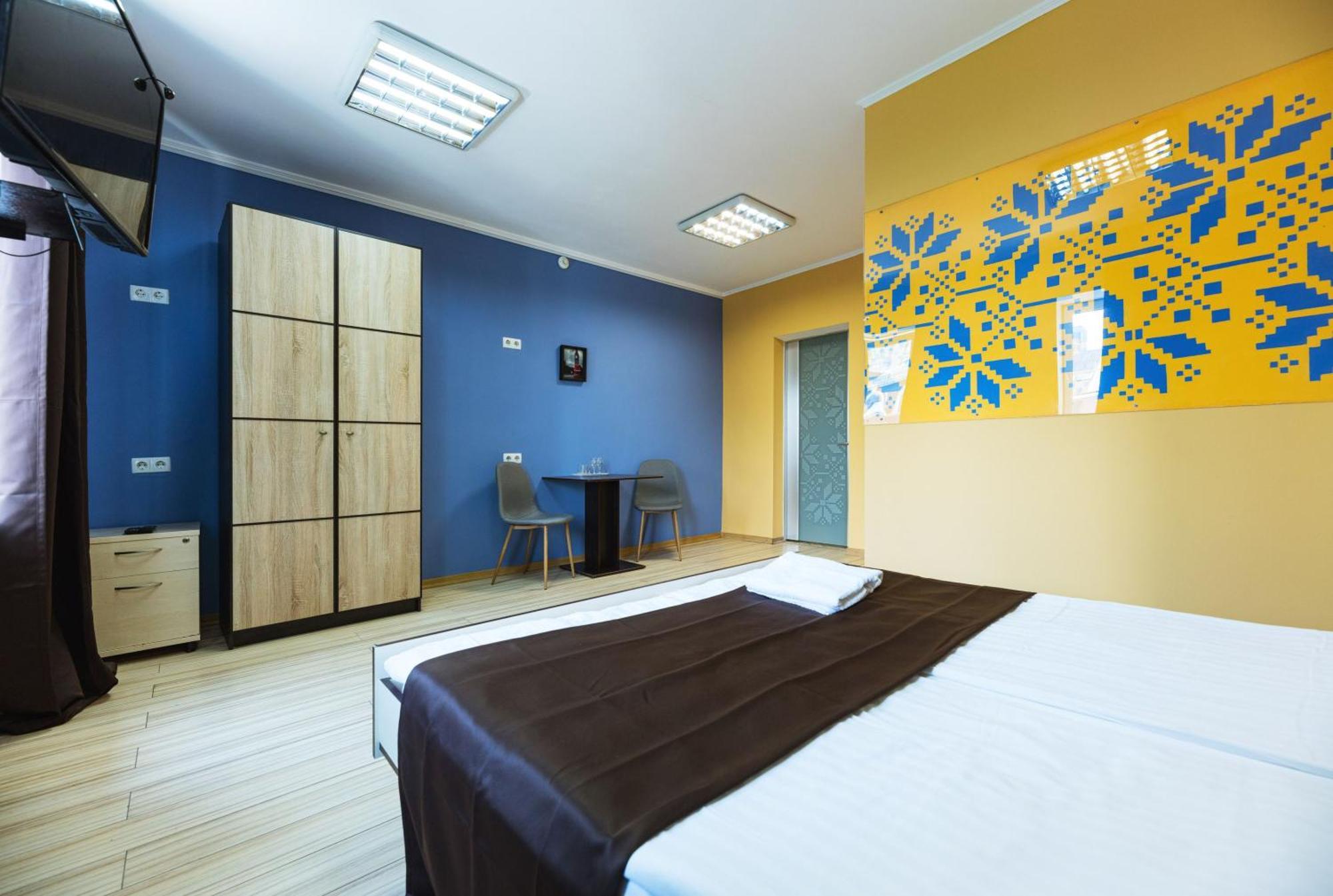 Guest House "Vladimirskaya 42" เคียฟ ภายนอก รูปภาพ