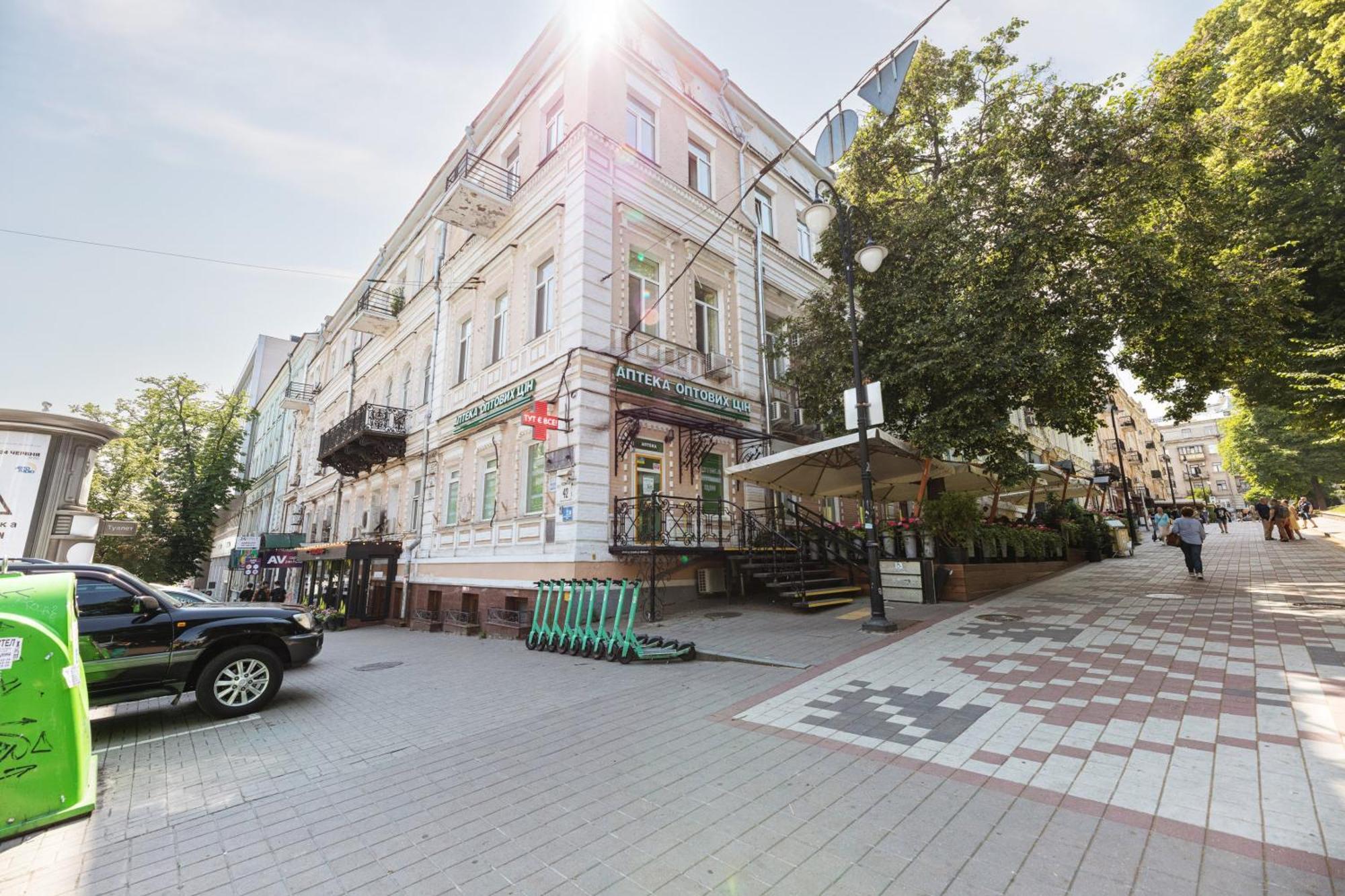Guest House "Vladimirskaya 42" เคียฟ ภายนอก รูปภาพ