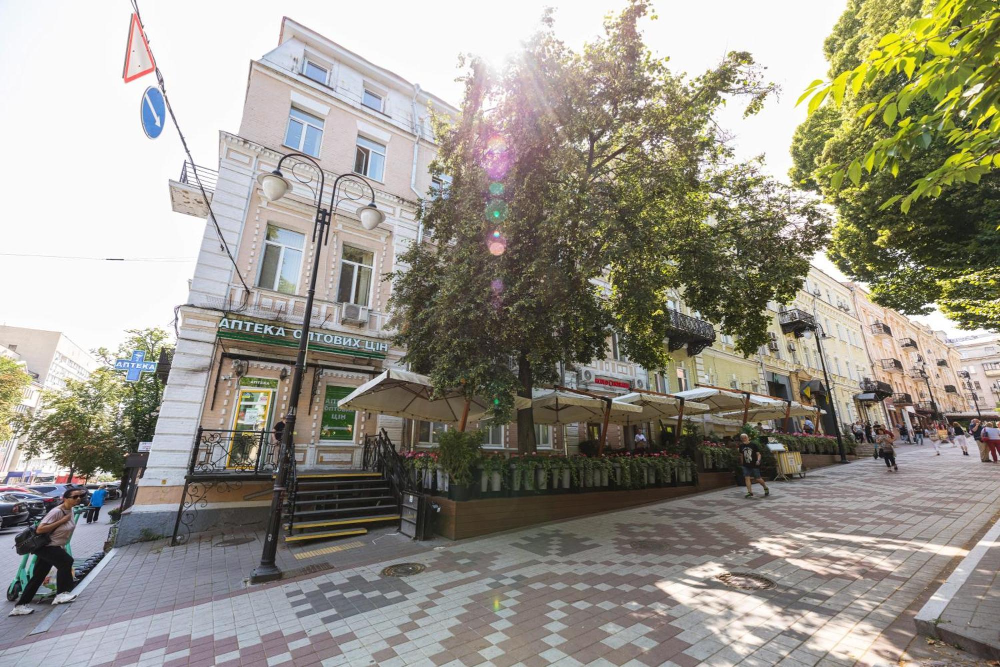 Guest House "Vladimirskaya 42" เคียฟ ภายนอก รูปภาพ