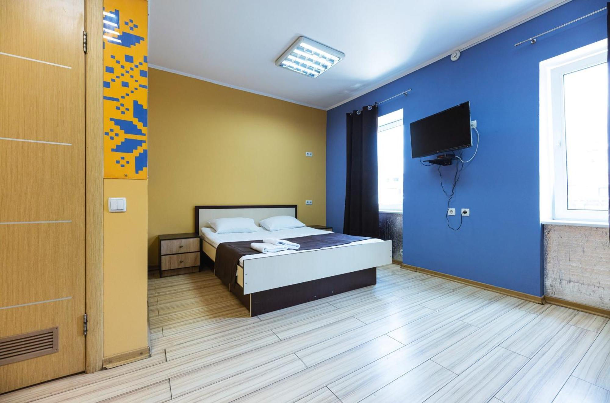 Guest House "Vladimirskaya 42" เคียฟ ภายนอก รูปภาพ