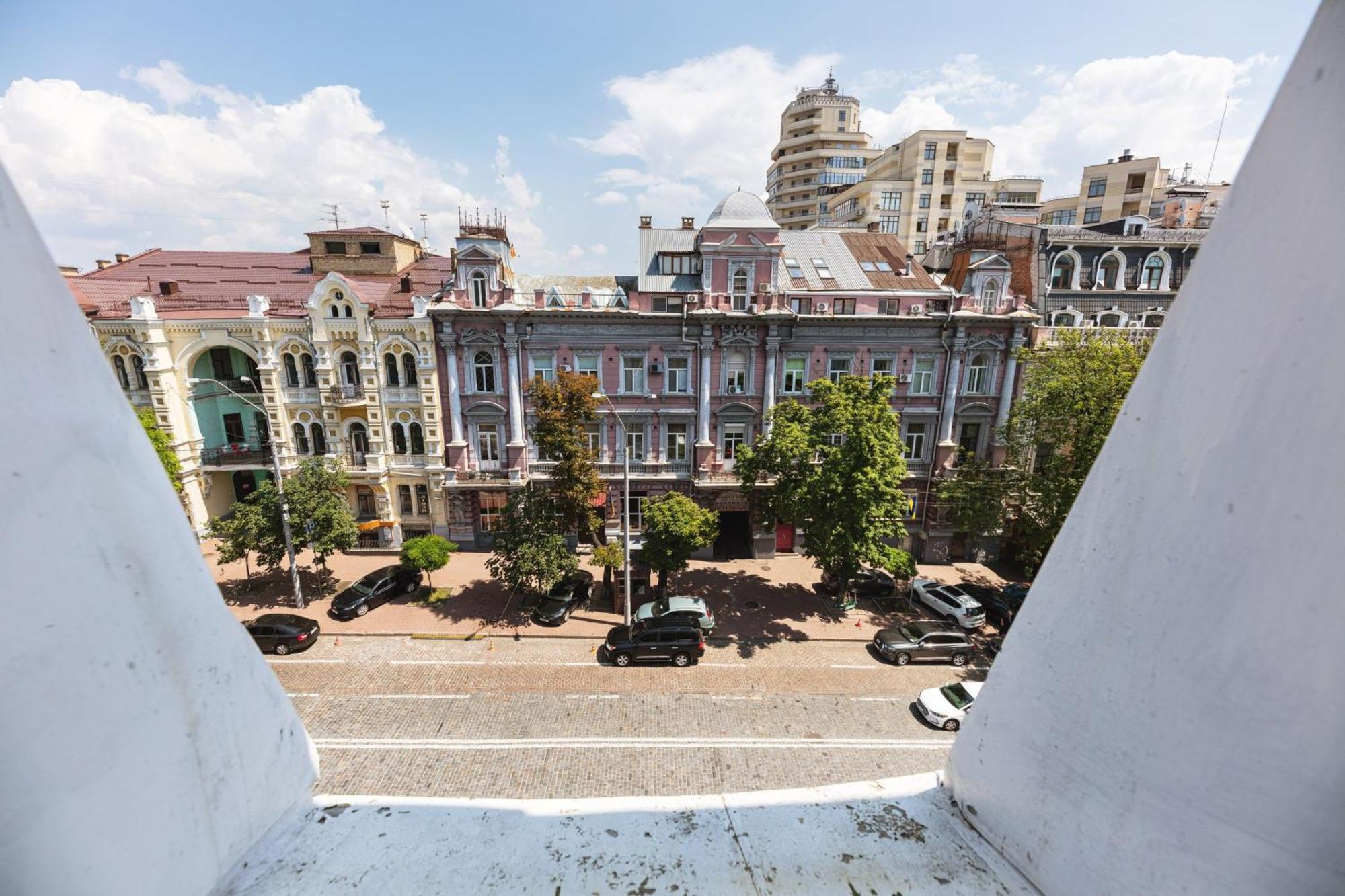 Guest House "Vladimirskaya 42" เคียฟ ภายนอก รูปภาพ