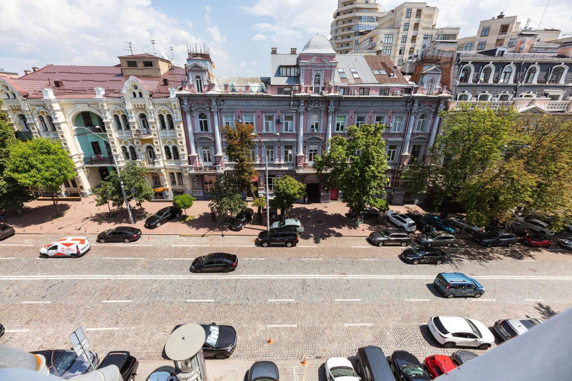 Guest House "Vladimirskaya 42" เคียฟ ภายนอก รูปภาพ