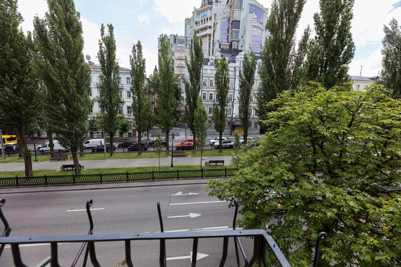 Guest House "Vladimirskaya 42" เคียฟ ภายนอก รูปภาพ