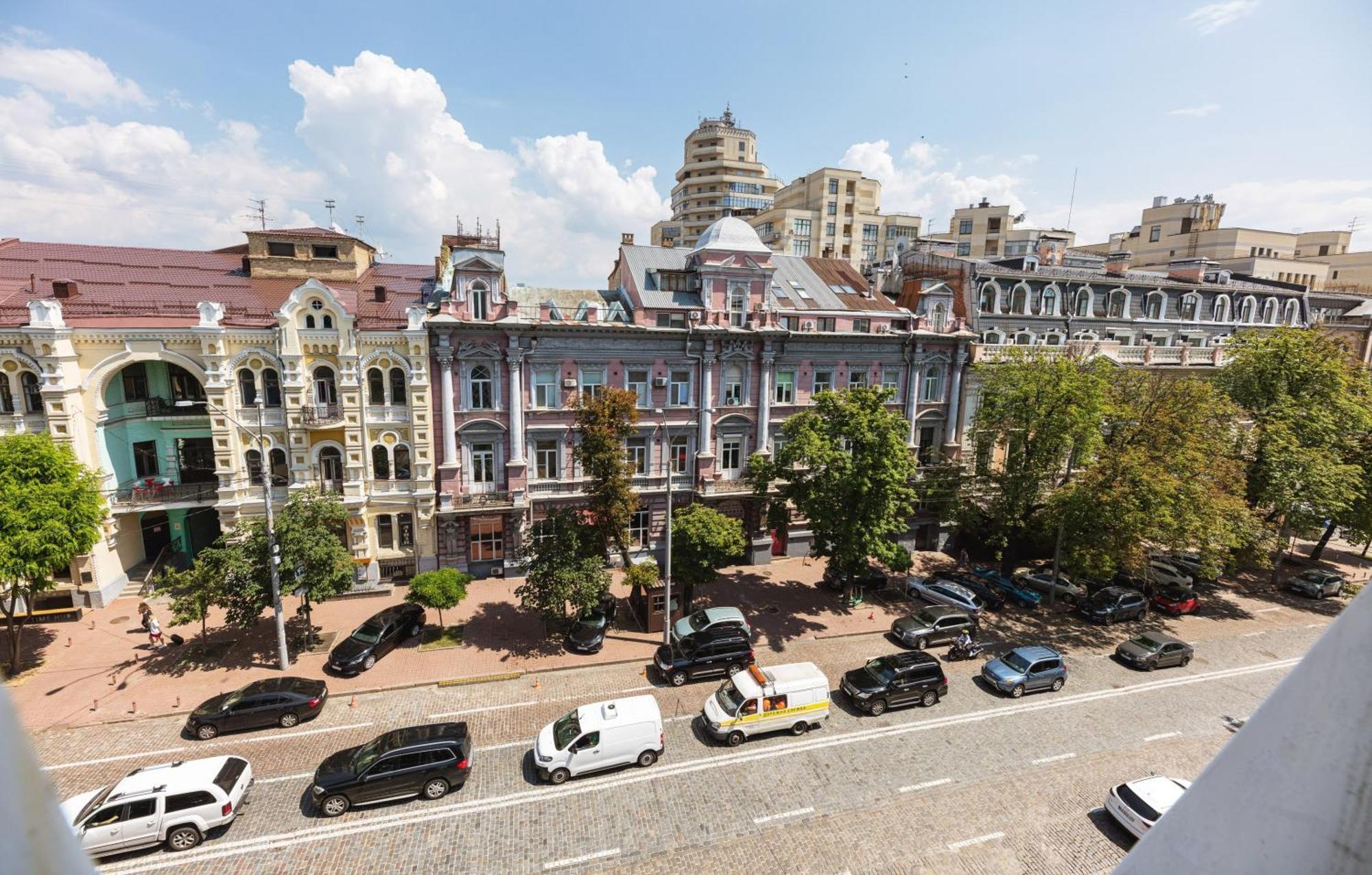 Guest House "Vladimirskaya 42" เคียฟ ภายนอก รูปภาพ