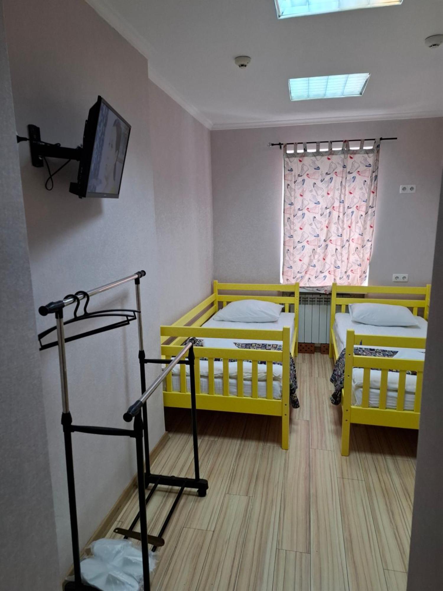 Guest House "Vladimirskaya 42" เคียฟ ภายนอก รูปภาพ