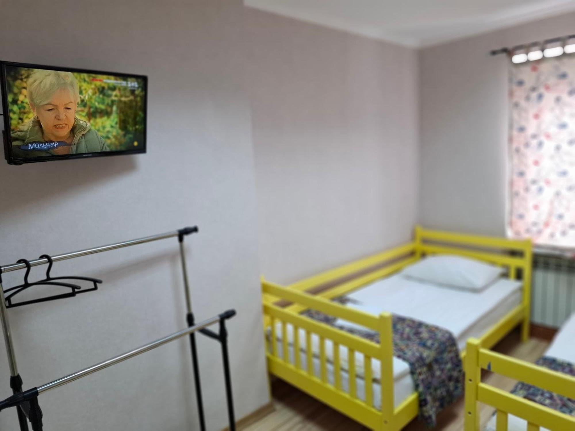 Guest House "Vladimirskaya 42" เคียฟ ภายนอก รูปภาพ