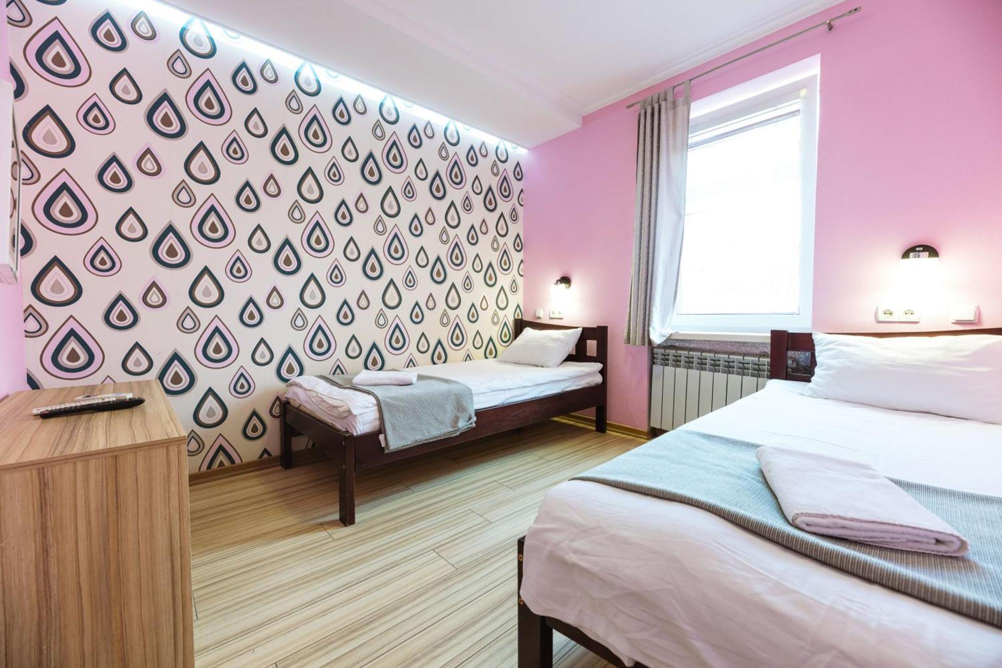 Guest House "Vladimirskaya 42" เคียฟ ภายนอก รูปภาพ