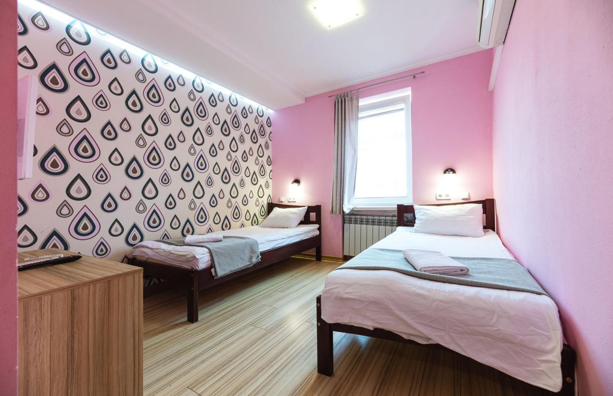 Guest House "Vladimirskaya 42" เคียฟ ภายนอก รูปภาพ