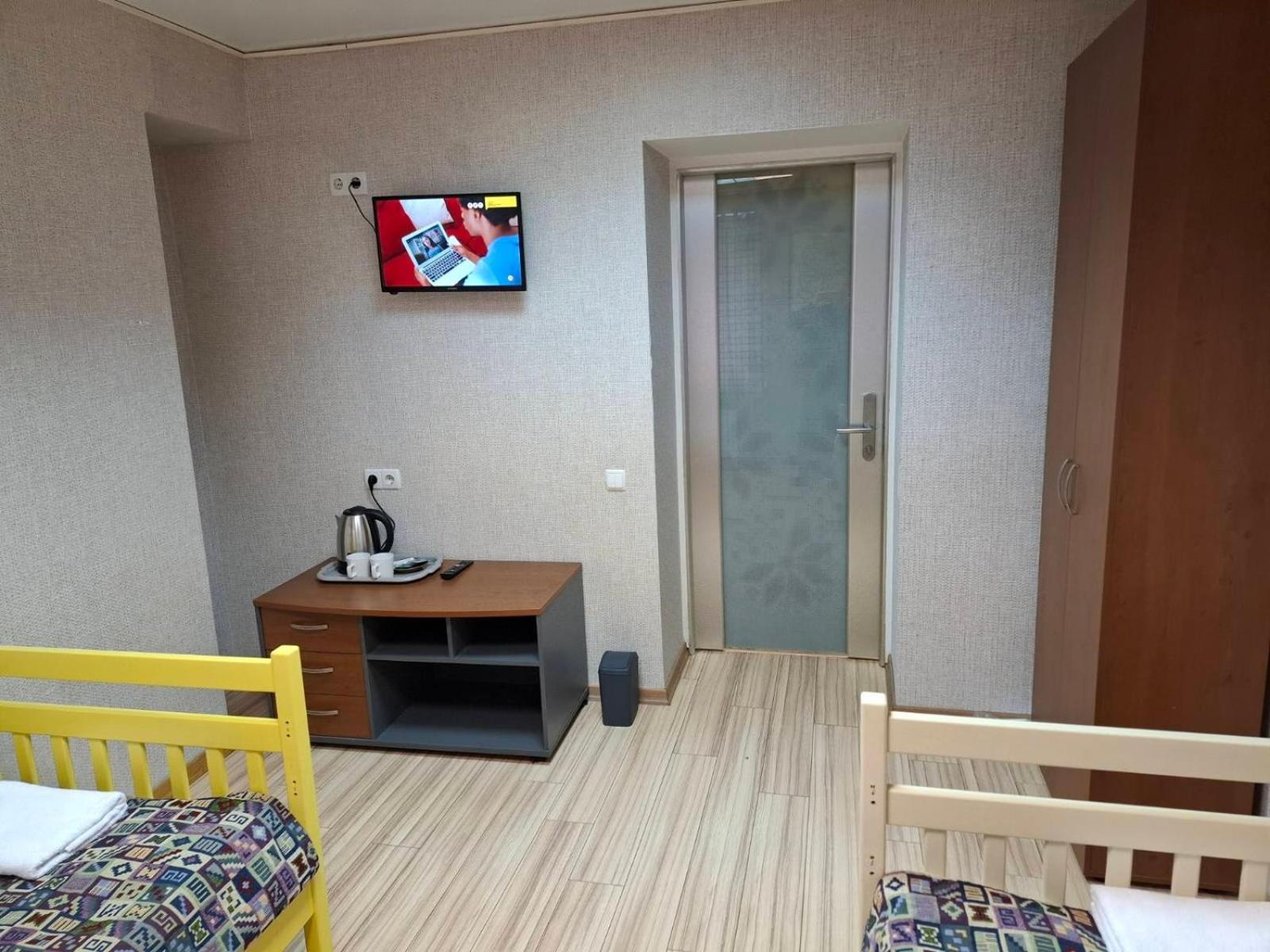 Guest House "Vladimirskaya 42" เคียฟ ภายนอก รูปภาพ
