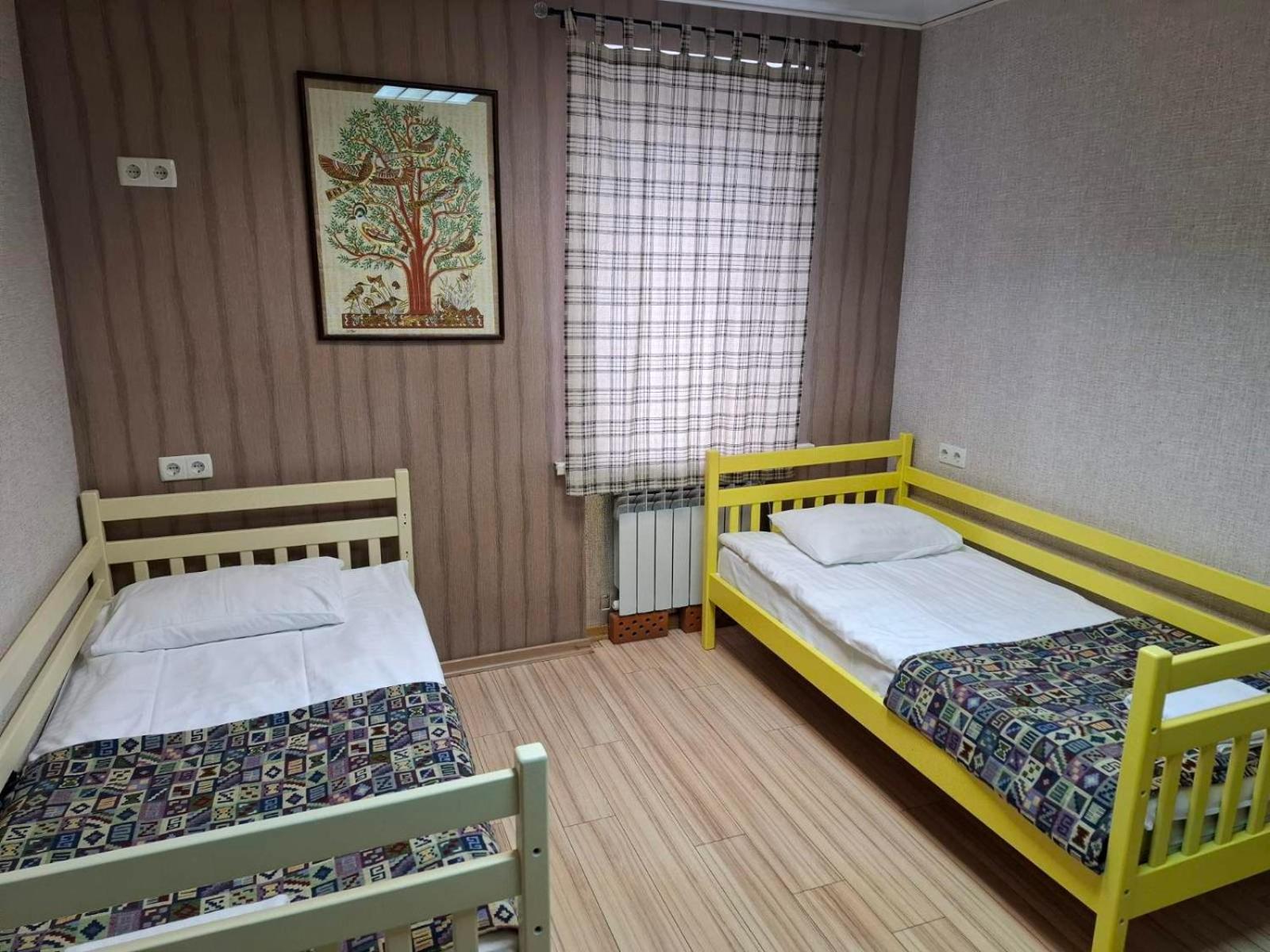 Guest House "Vladimirskaya 42" เคียฟ ภายนอก รูปภาพ